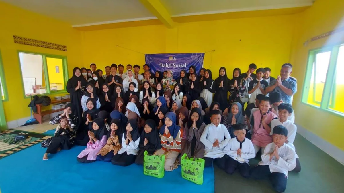 Siswa SMAN 1 Tasikmalaya Berbagi Kebahagiaan dengan Anak Yatim