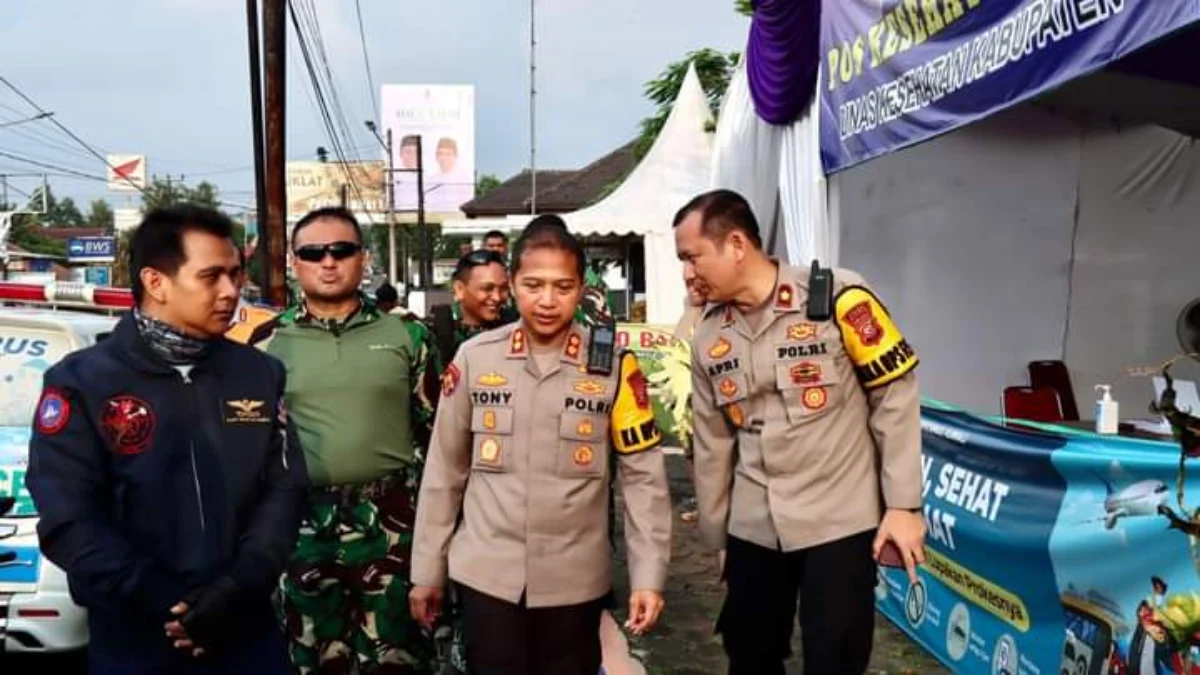 Kapolres ciamis periksa pos kesehatan mudik