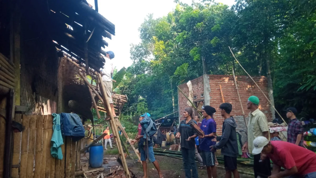 Innalillahi! Rumah Abdul Hakim Ambruk Tadi Pagi