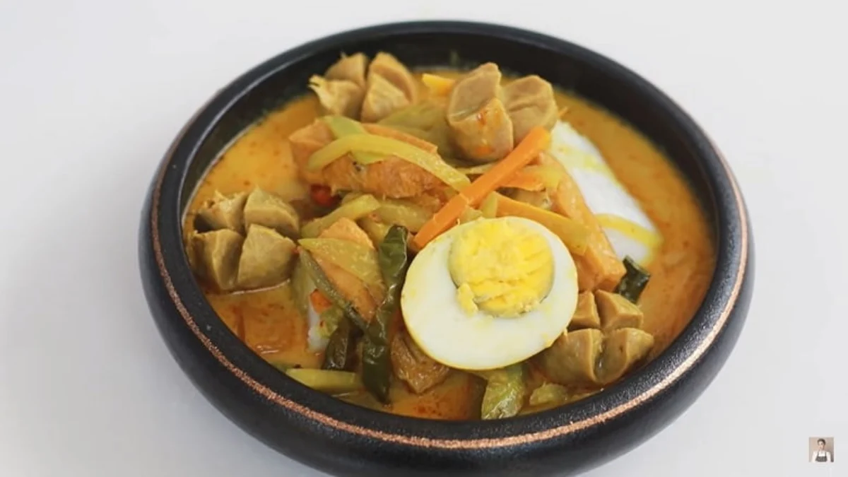 Resep Ketupat Sayur Bakso Khas Betawi ala Chef Devina Hermawan