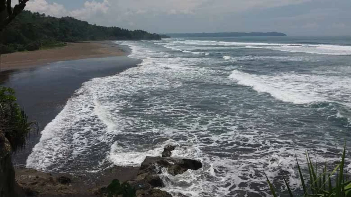 Pantai Karang Nini