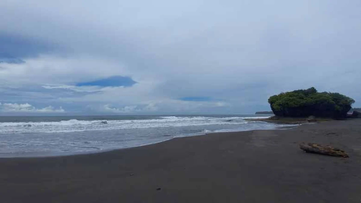 Pantai Legokjawa