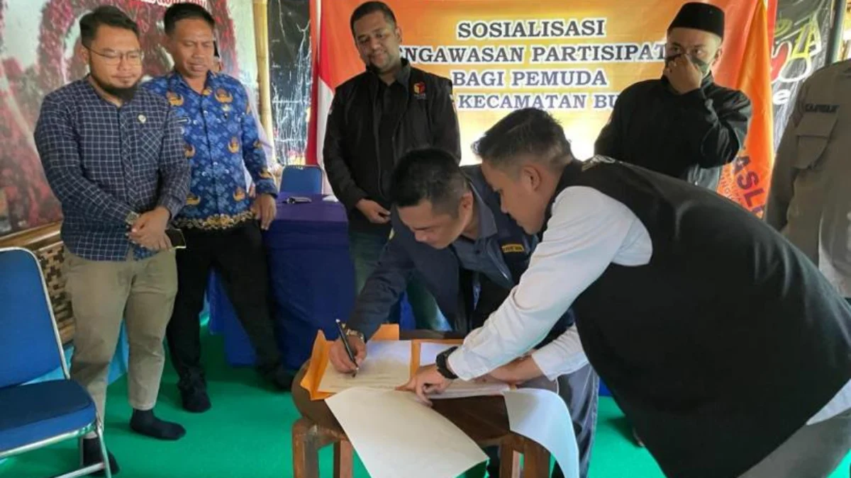 Penandatanganan nota kesepahaman pengawasan partisipatif Panwascam Bungursari menghadapi pemilu 2024