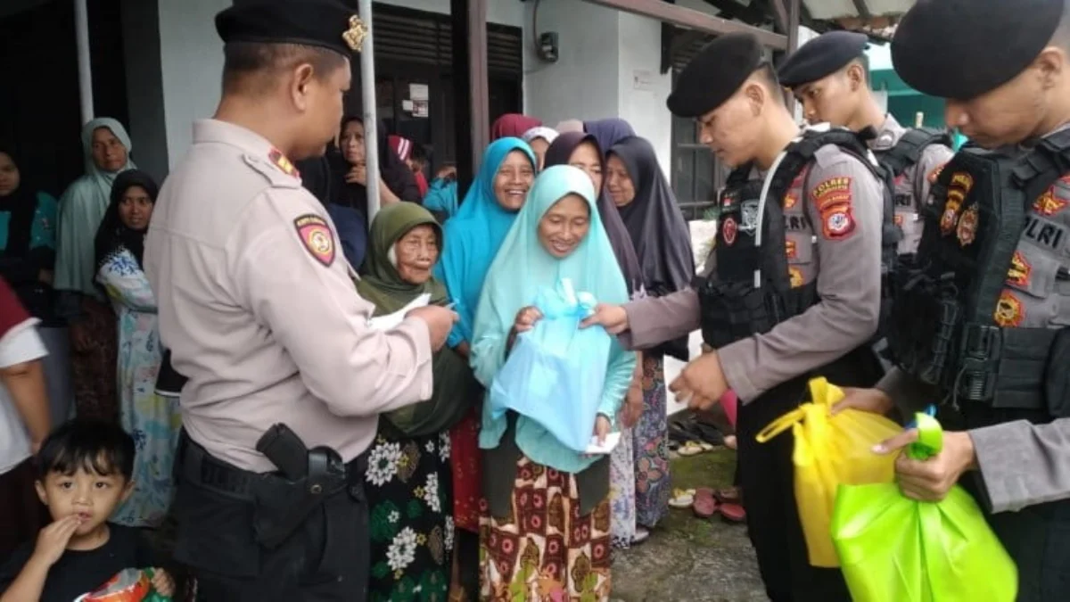 Polres Tasikmalaya Santuni Lansia