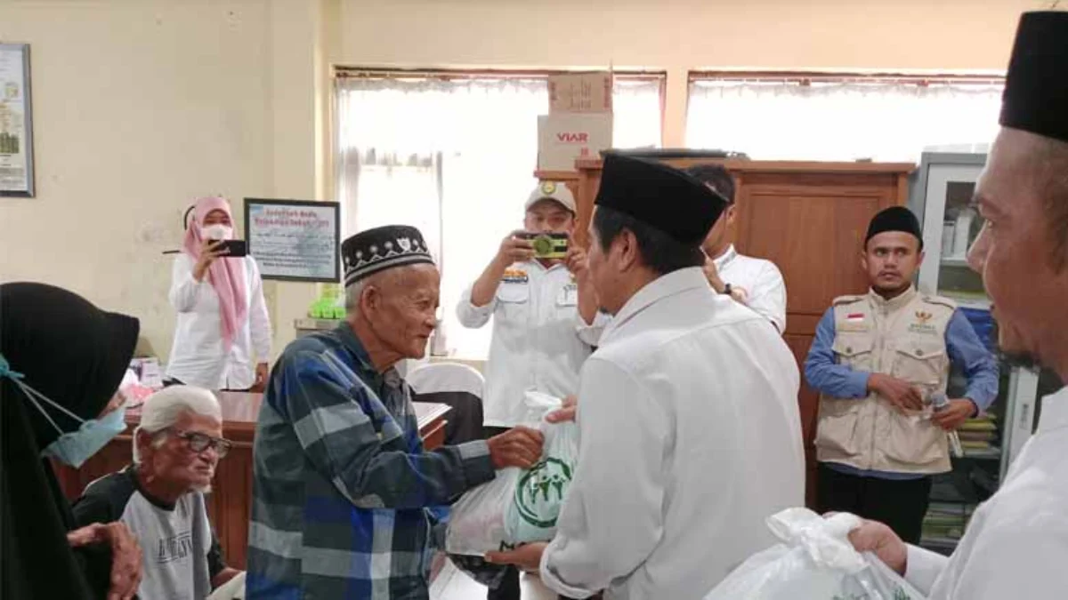 mayasari peduli membagikan paket sembako gratis