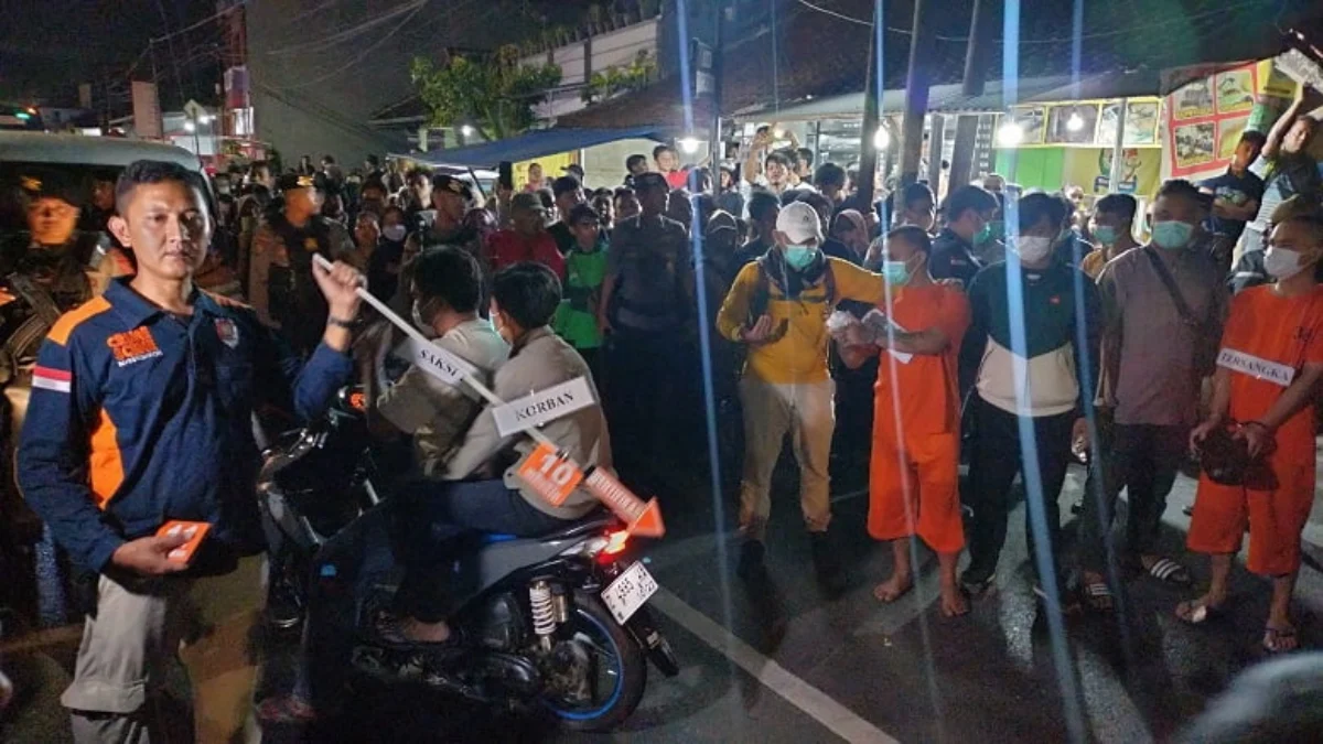 Polisi menggelar rekonstruksi di jalan RE Martadinata