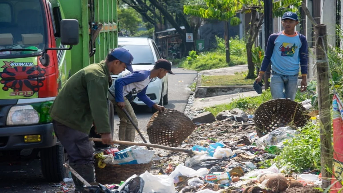 camat dan lurah diminta ikut ambil bagian. Dinas Lingkungan Hidup Kota Tasikmalaya