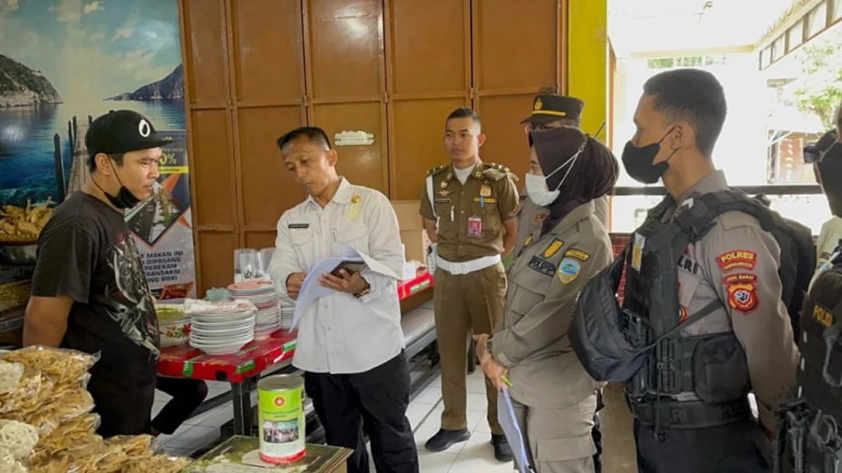 Satpol PP merazia warung nyemen