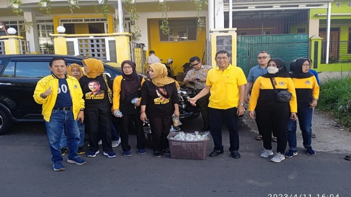 dpd golkar kota tasik membagikan takjil