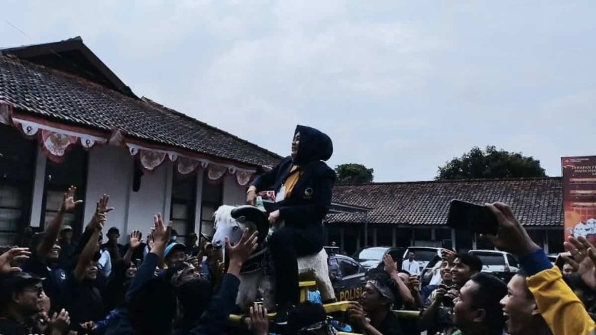 Aksi Sawer Uang Politisi Nasdem Garut