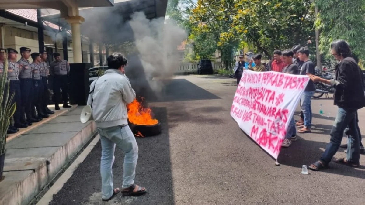 Demo Jalan Rusak