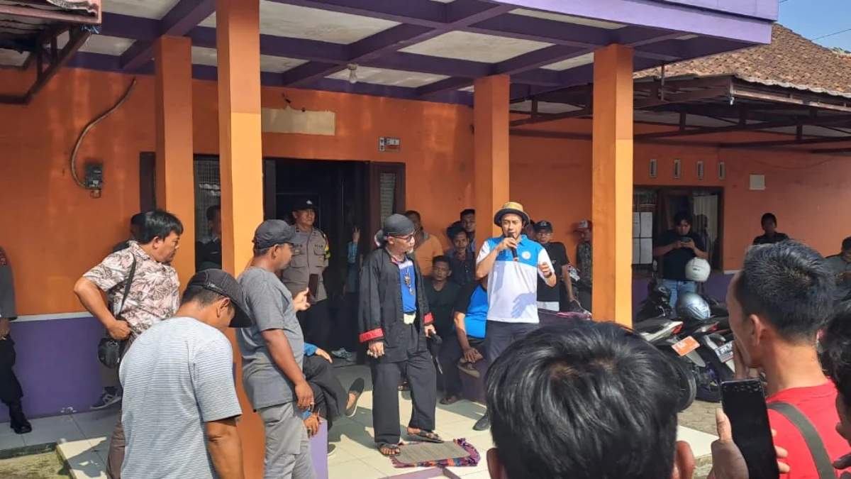 Demo kepala desa gunungcupu di ciamis