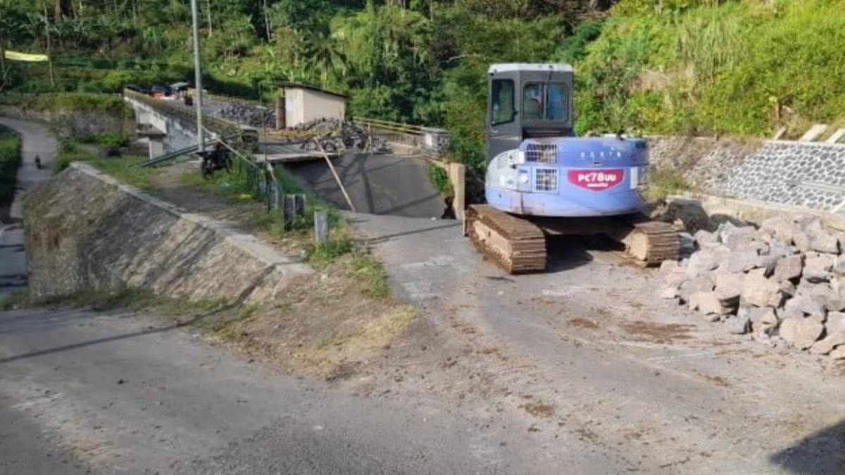 Jalan Cidugaleun Diperbaiki,