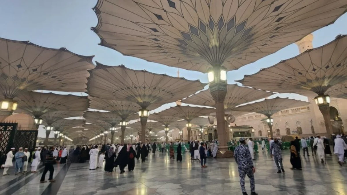 Merokok di area Masjid Nabawi