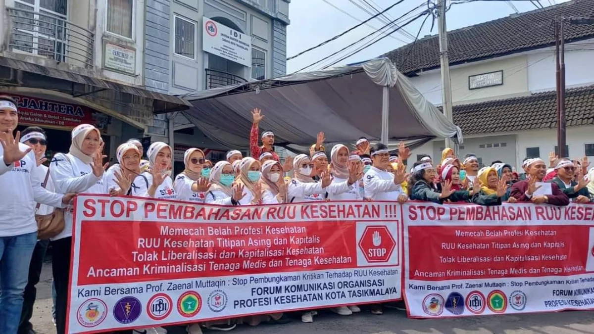 Tenaga Medis Tasikmalaya Turun ke Jalan