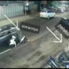 aksi maling motor terekam cctv toko