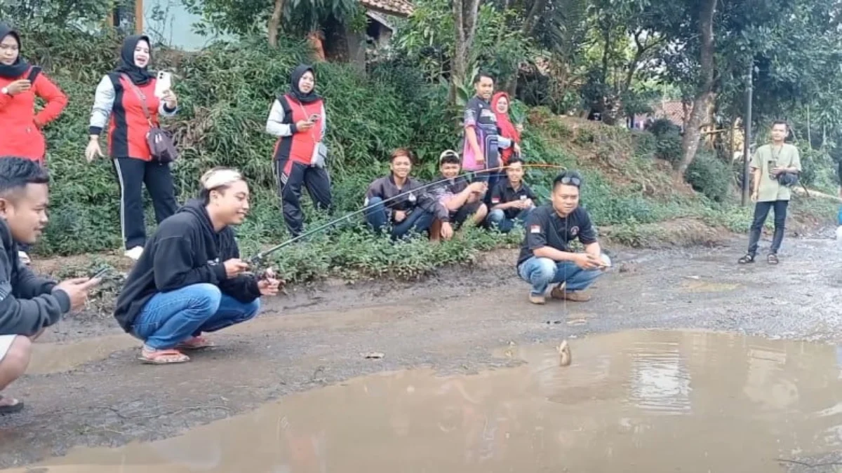 Warga Kecamatan Mekarmukti