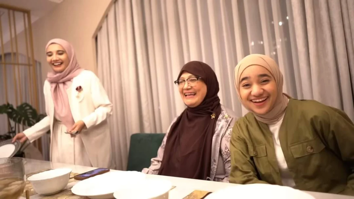 Nabila Taqiyyah makan bareng dengan keluarga The Sungkars