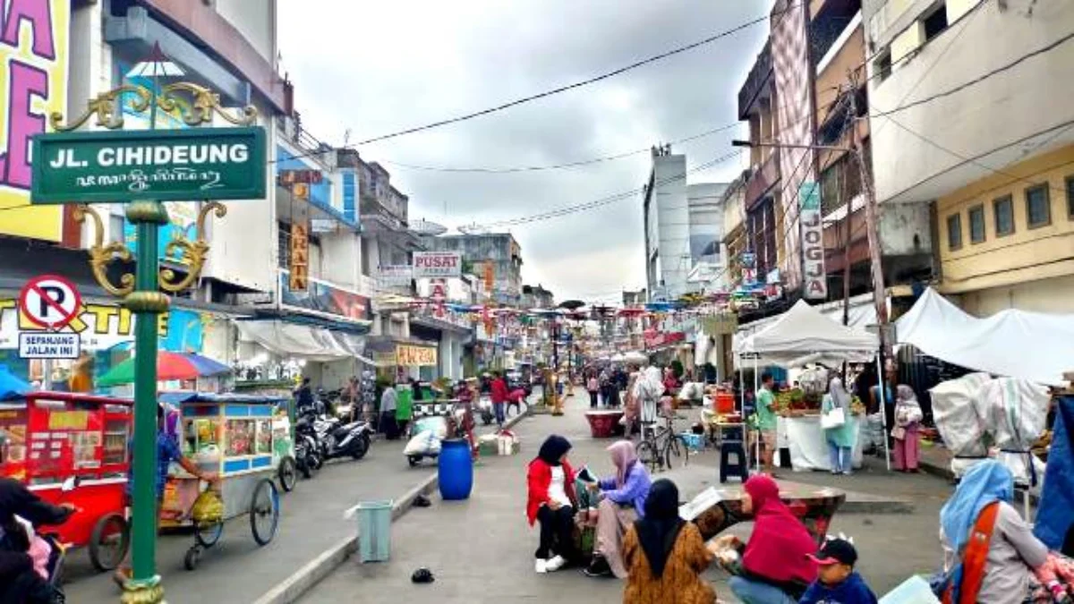 Relokasi PKL Pedestrian Jalan Cihideung