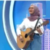 Salma Salsabil Bisa Mainkan Gitar