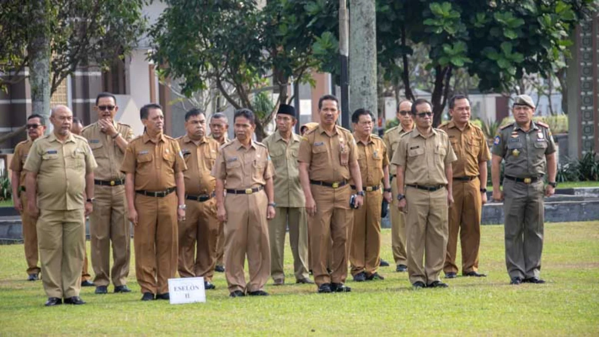 rotasi mutasi kepala dinas Pejabat eselon II Pemkot Tasikmalaya mengikuti apel. birokrasi pemkot perlu di reformasi pelaksana tugas