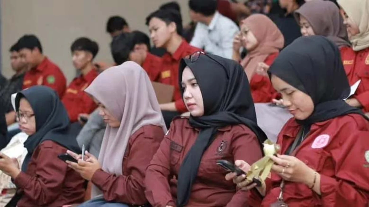 mahasiswa inutas menyimak paparan