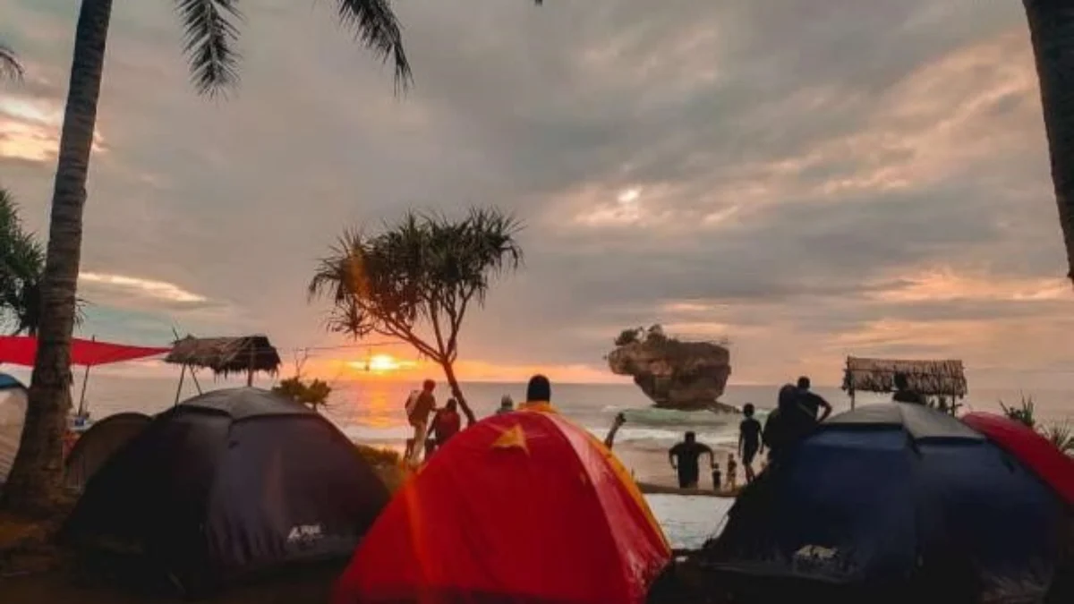 Camping di pantai