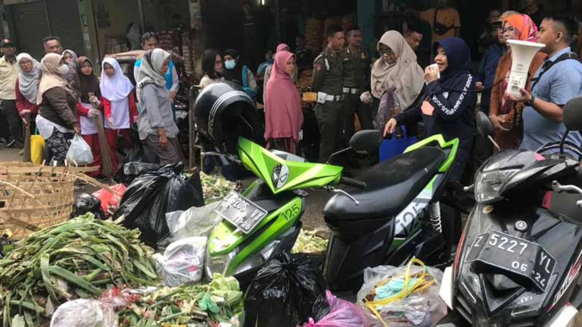 Sampah Menumpuk di Pasar Banjar