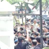 Demo mahasiswa HMI di bale kota tasikmalaya