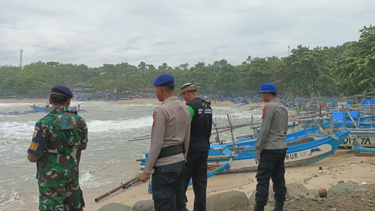 Gelombang tinggi terjadi di Pantai Selatan Kabupaten Garut