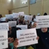 orang tua siswa tuntut uang tabungan