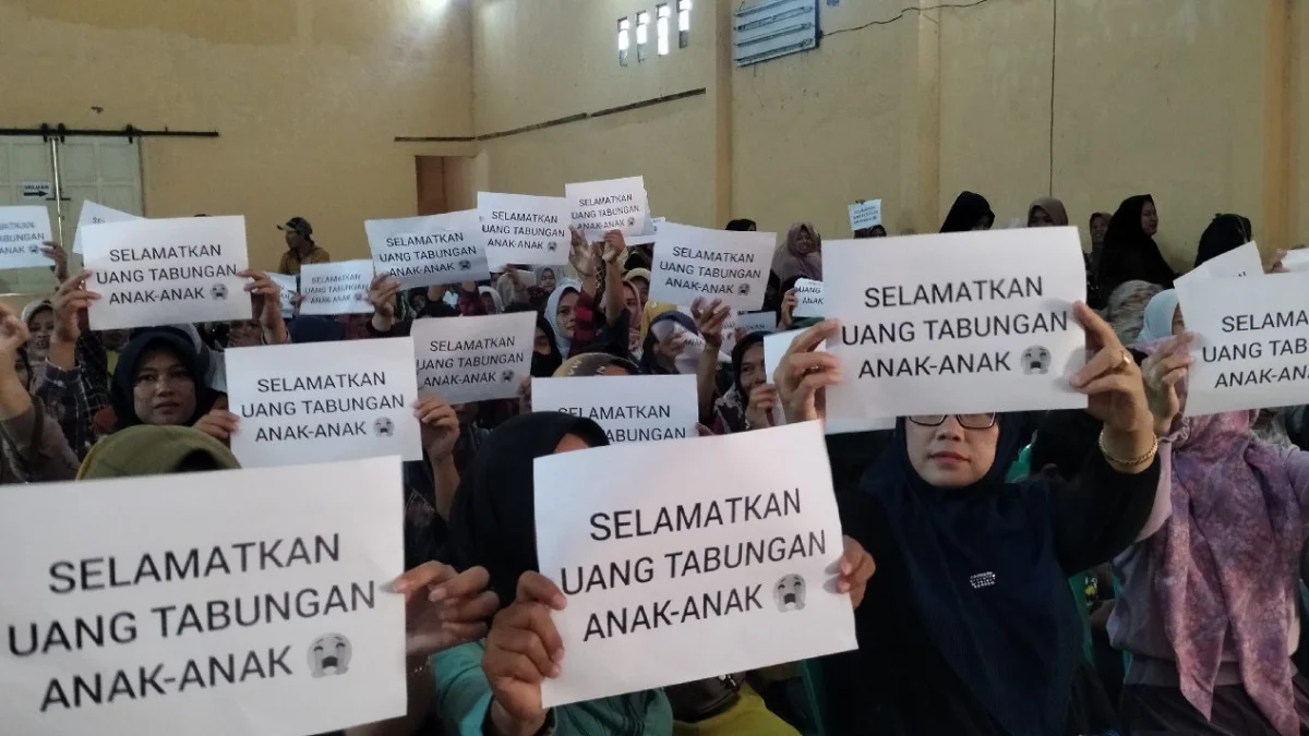 orang tua siswa tuntut uang tabungan