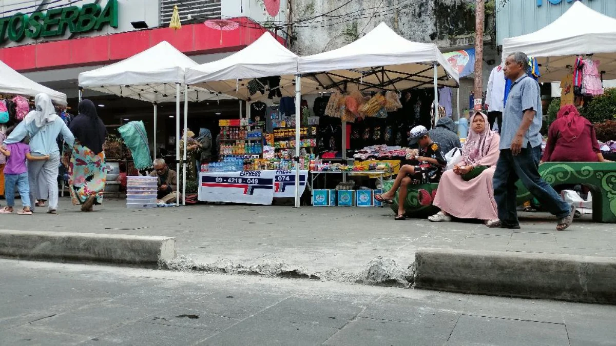 Pedestrian Jalan Cihideung Dirusak