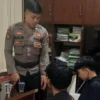 Pelajar SMK di Tasikmalaya pecahkan kaca mobil anggota polisi