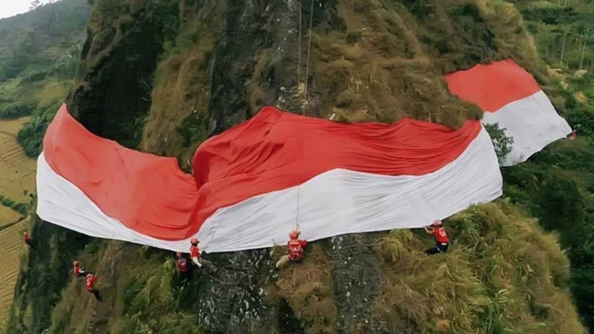 Bendera Raksasa