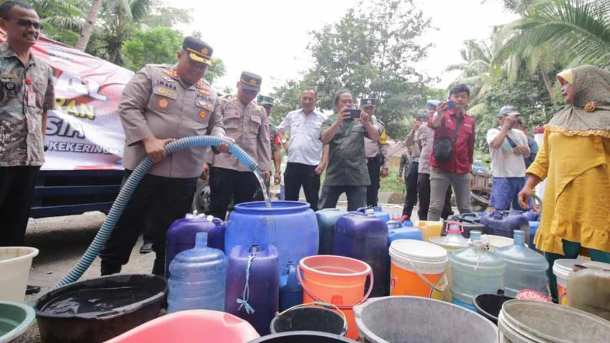 Warga Kabupaten Pangandaran