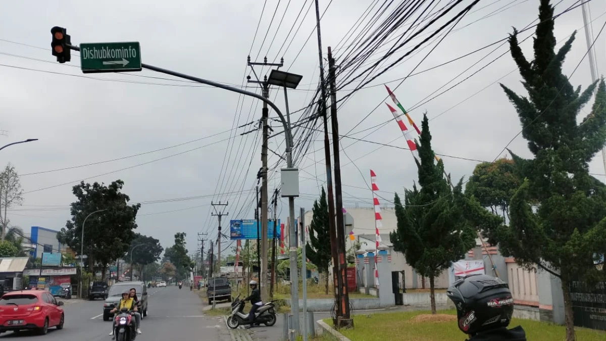 Kabel Jaringan Internet Kusut