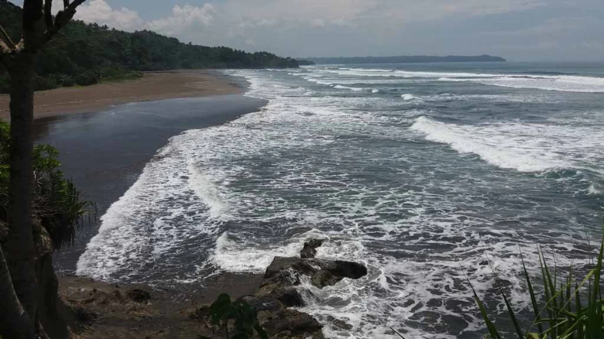 Camping di Pantai Karang Nini