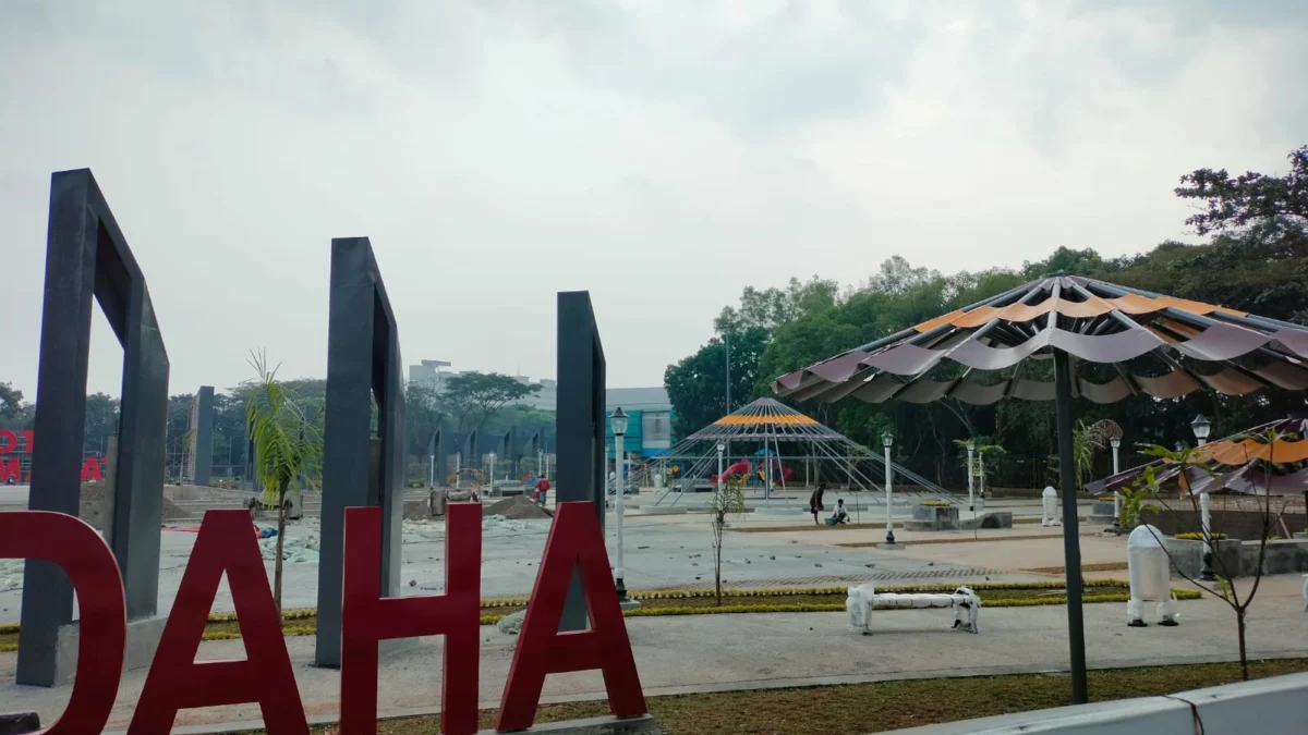 Lapangan Dadaha Tasikmalaya belum bisa digunakan karena pekerjaan revitalisasi masih berjalan