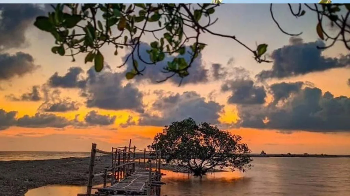 pantai ujung piring atau jung piring di jepara