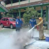 latihan pemadam kebakaran atau damkar di SMPN 2 kota tasikmalaya