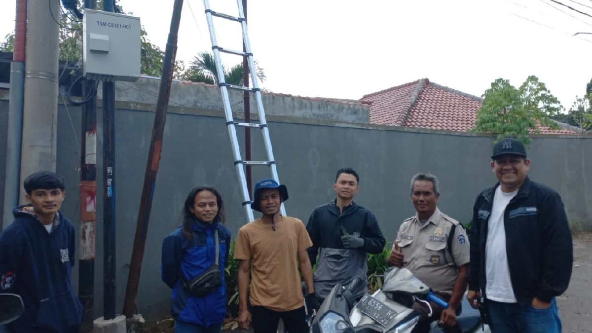 Kabel jaringan internet kusut permata intan regency