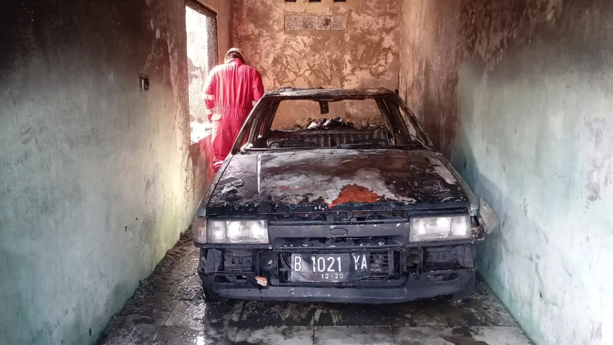 Rumah dan Mobil Terbakar di Tasikmalaya, Diduga Karena Korsleting Charger HP