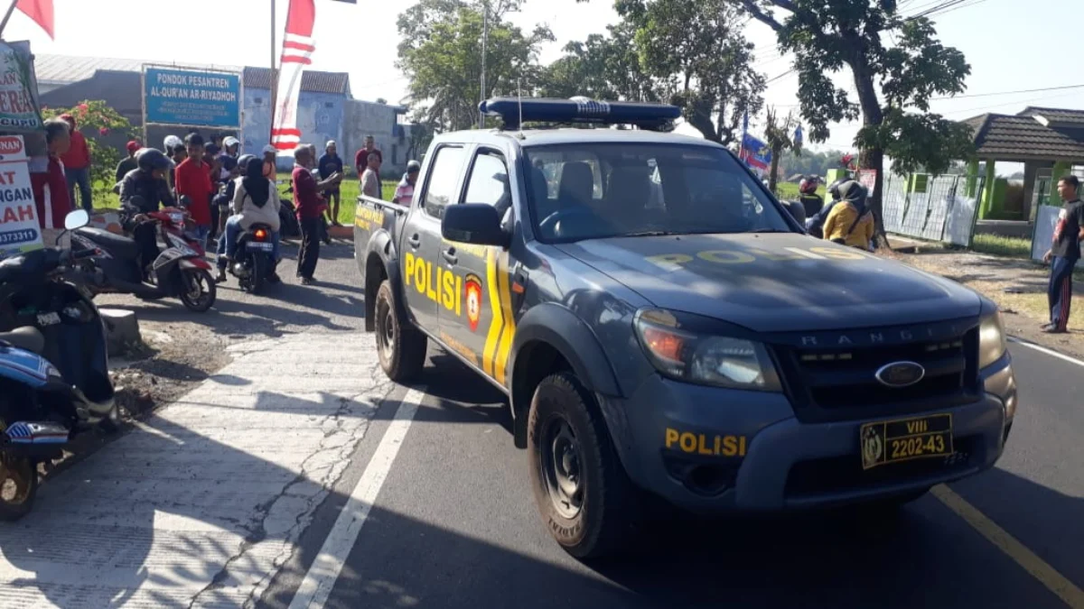 Pengendara N-Max Terlempar dan Motornya Masuk ke Kolong Mobil Tangki Air di Jalan Raya Sindangkasih Ciamis