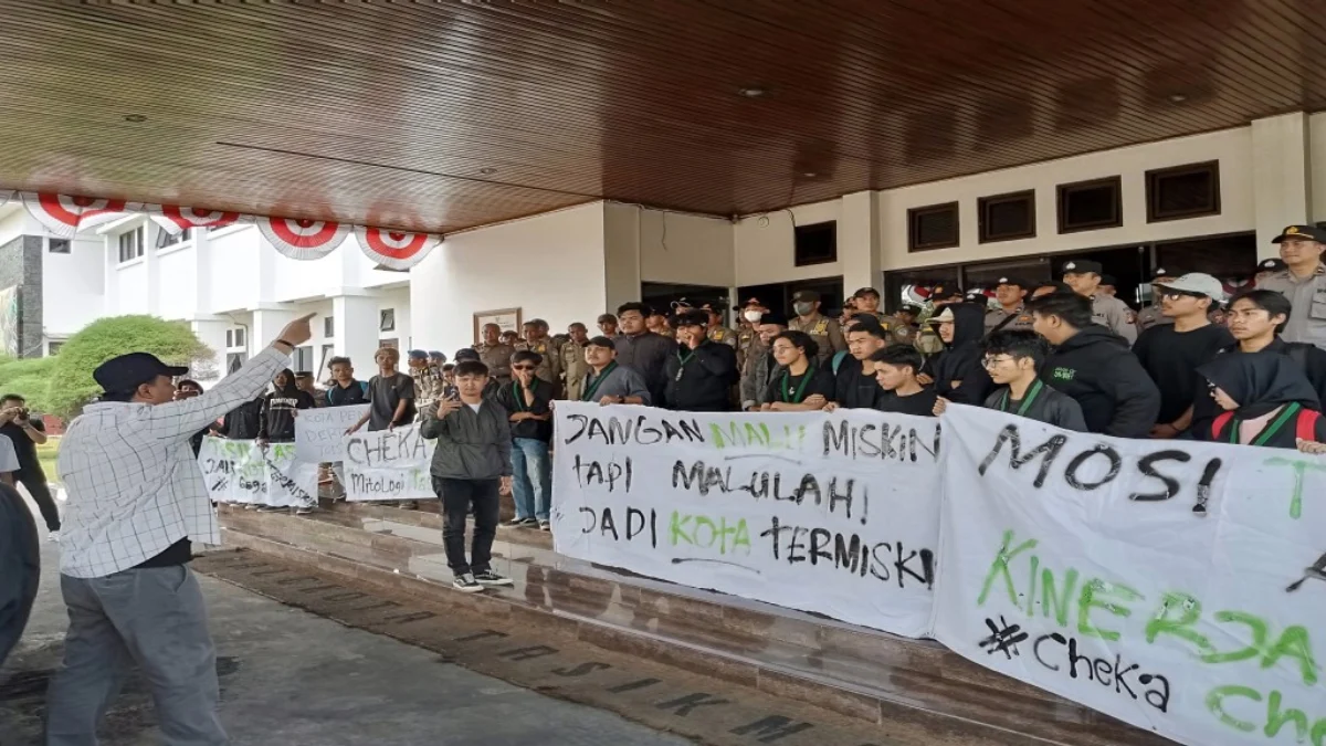 pj wali kota tasikmalaya didemo mahasiswa