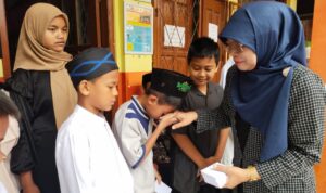 SDN Dadaha Tasikmalaya Santuni Anak Yatim Piatu, Ajarkan Siswa Peduli Sesama 