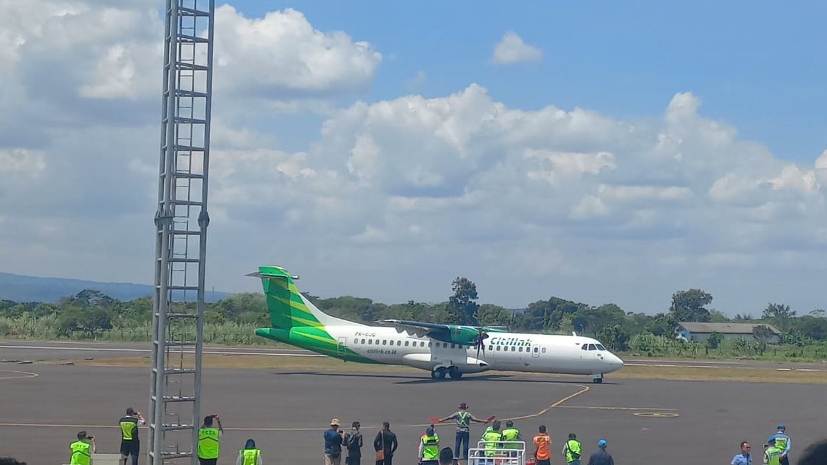 bandara wiriadinata tasikmalaya dan pesawat