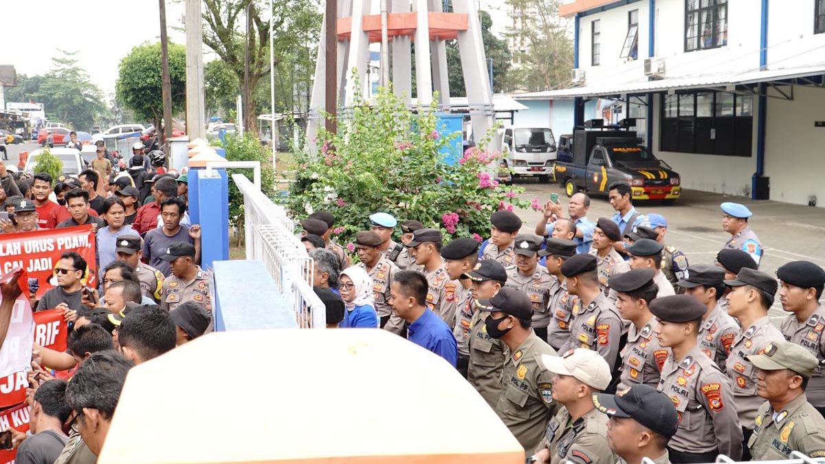 Puluhan Personel Gabungan Di Kota Banjar Disiagakan Amankan Aksi Unjuk Rasa Radartasik Id