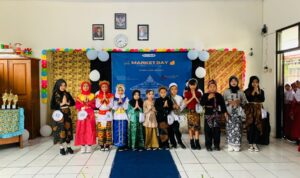 Siswa SDN 5 Gunungpereng Tasikmalaya Unjuk Kemampuan di Market Day Festival