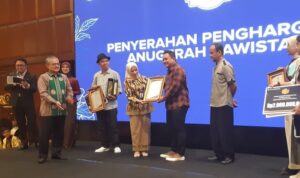 Radar Tasikmalaya Raih Anugerah Kawistara 2023 dari Balai Bahasa Provinsi Jawa Barat